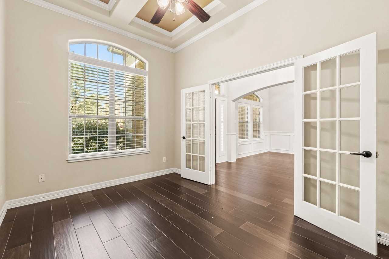 1014 Mesquite Dr - Photo 7 of 35