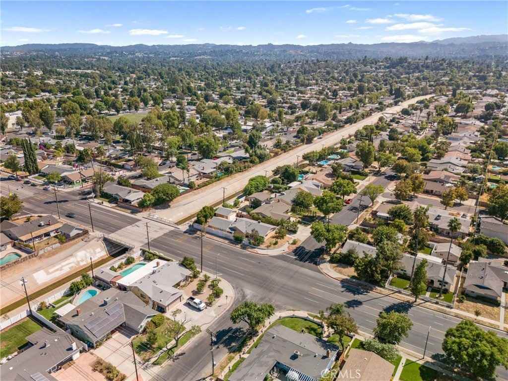 6726 Gross Ave - Photo 4 of 40