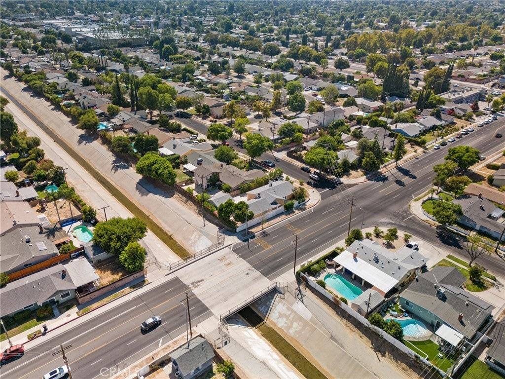 6726 Gross Ave - Photo 5 of 40