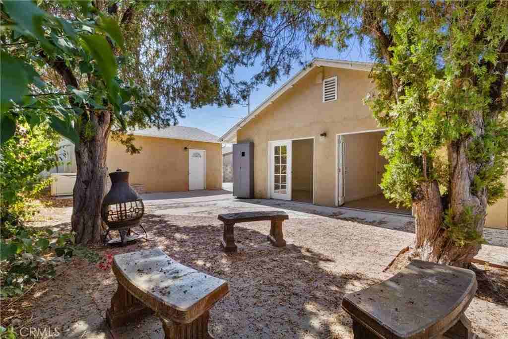 6726 Gross Ave - Photo 7 of 40