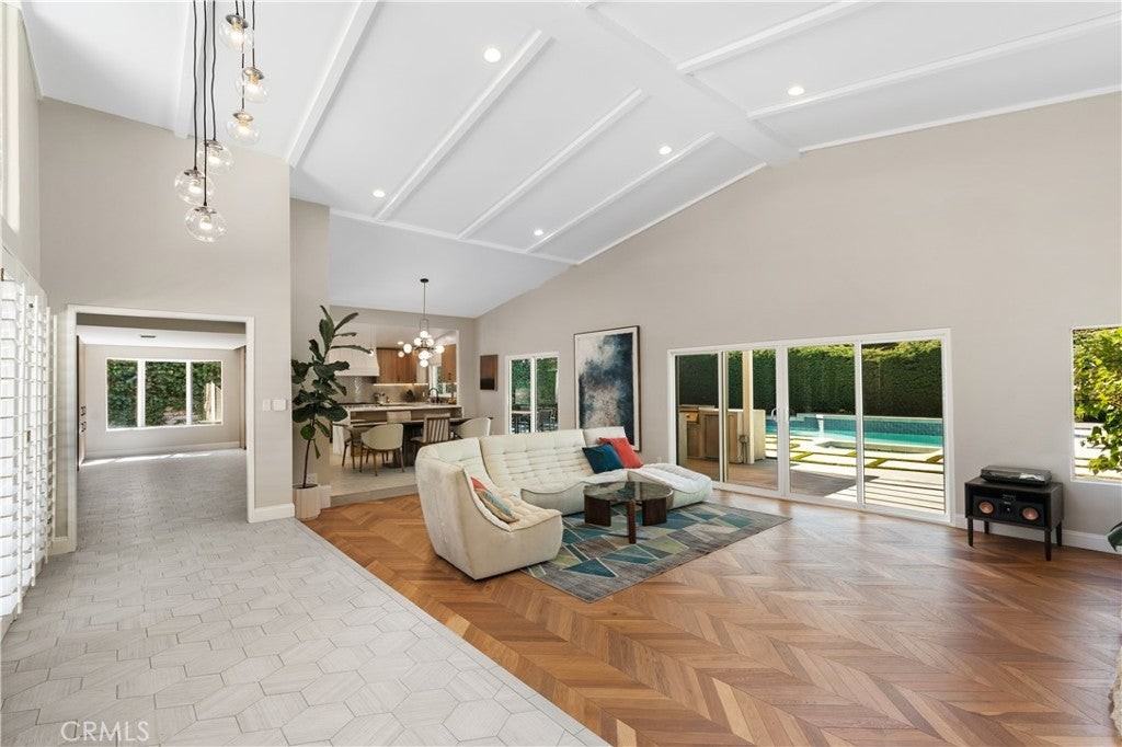 20351 Wells Dr - Photo 4 of 50