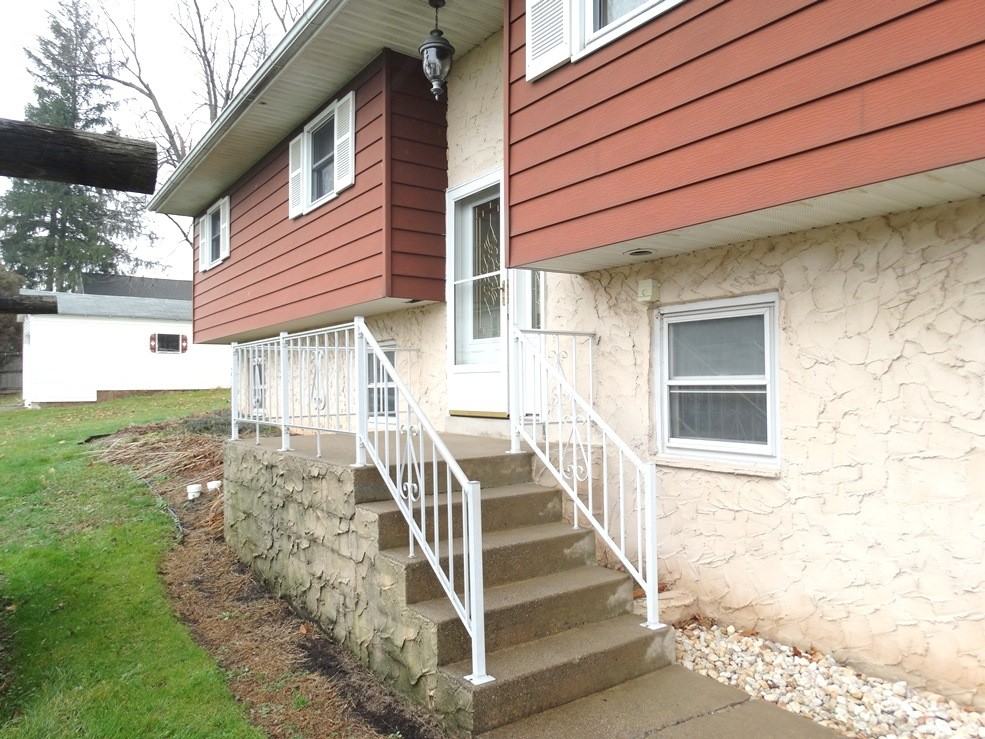 324 S Market St - Photo 2 of 25