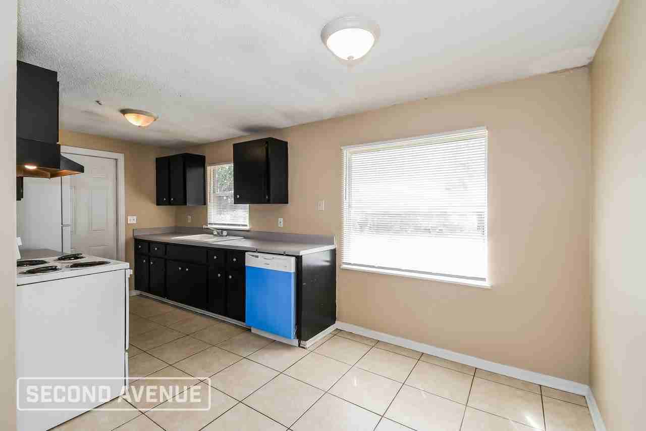 10966 Whitly Ct - Photo 6 of 24