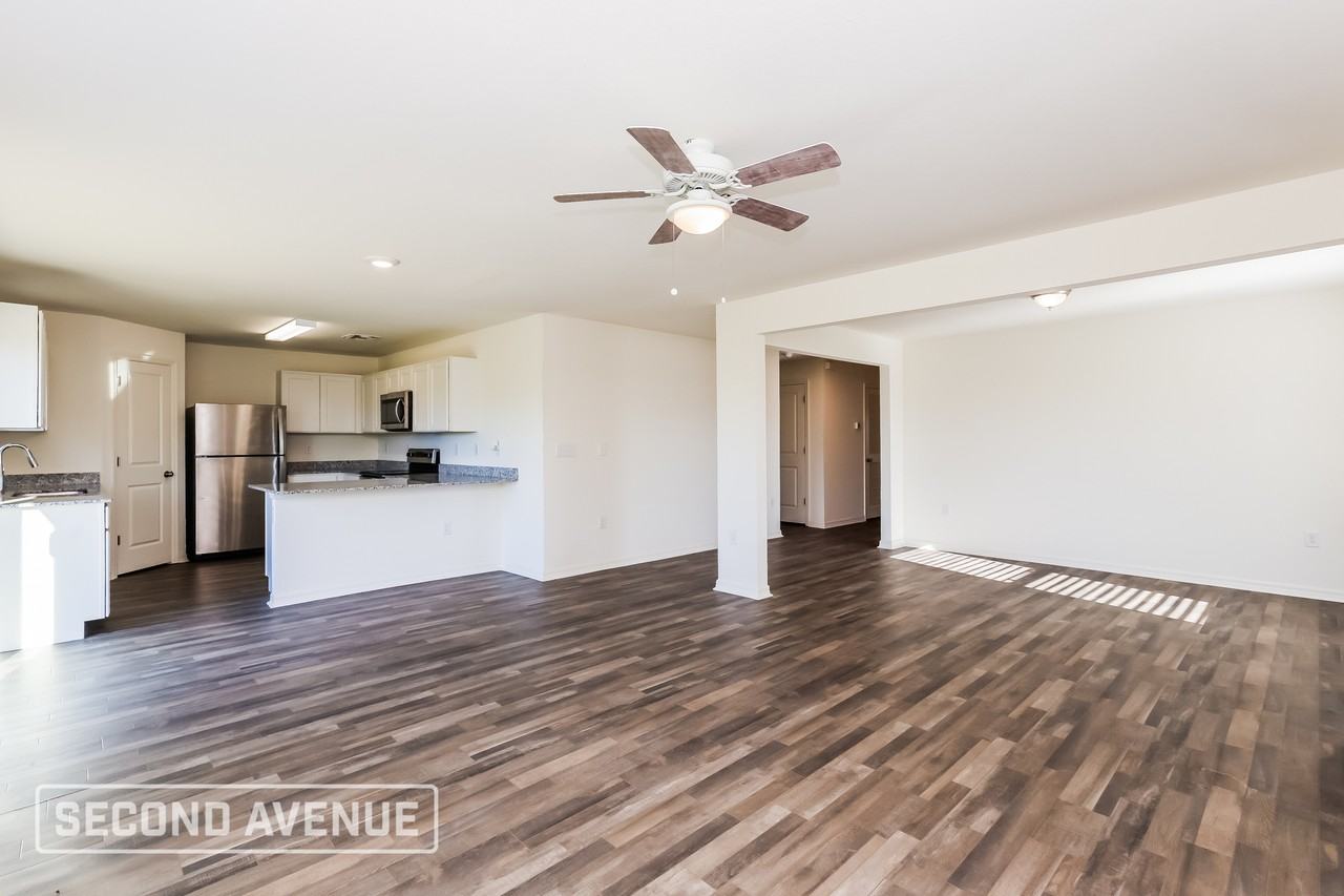 3301 65th St W - Photo 4 of 23
