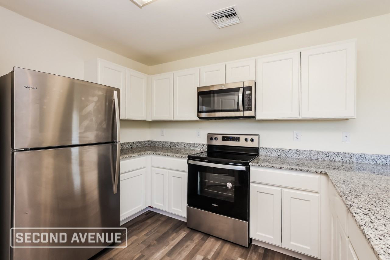 3301 65th St W - Photo 5 of 23