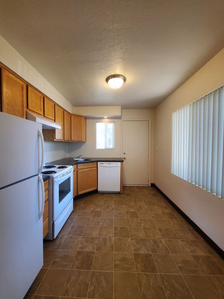 324-Salvador Apartments - Photo 2 of 6