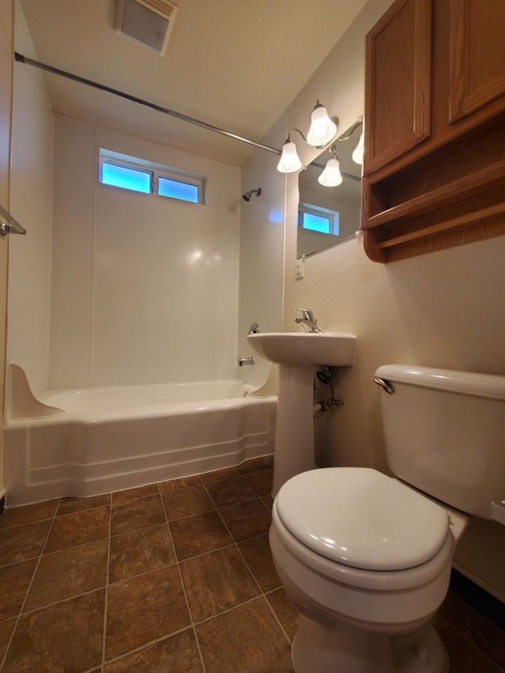 324-Salvador Apartments - Photo 4 of 6