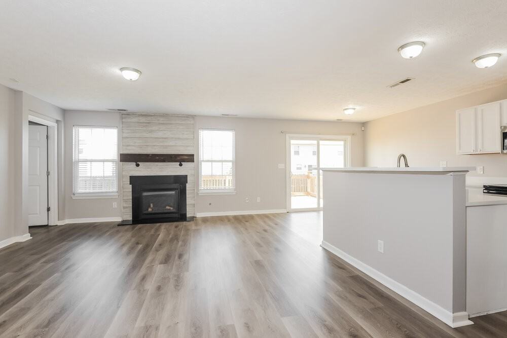 8045 Retreat Ln - Photo 4 of 16