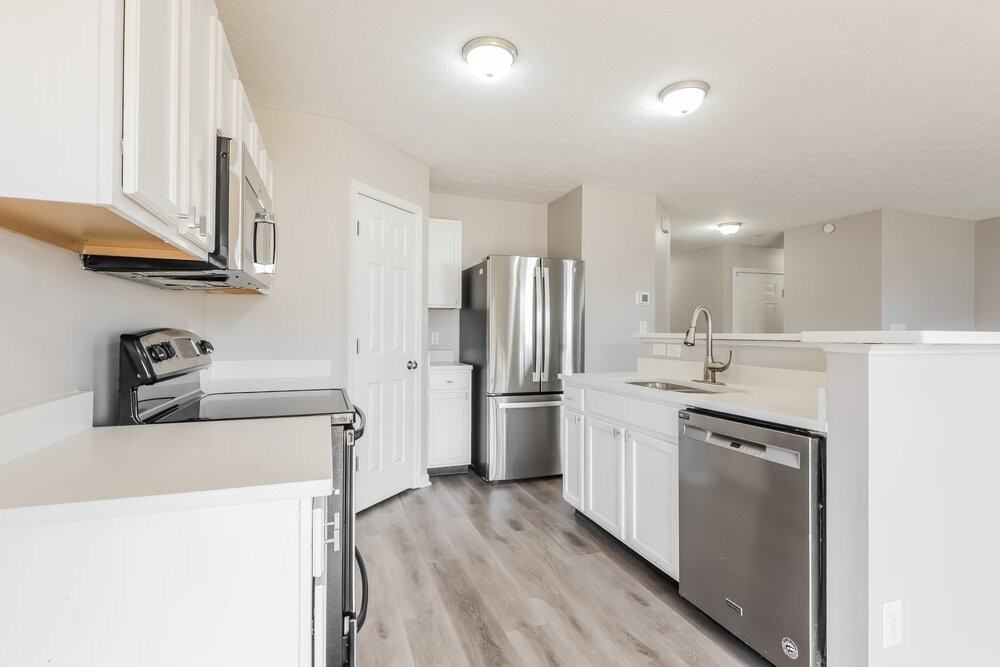 8045 Retreat Ln - Photo 7 of 16