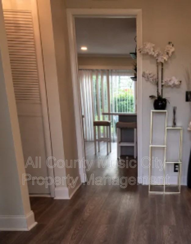 129 Hermitage Woods Dr - Photo 2 of 15