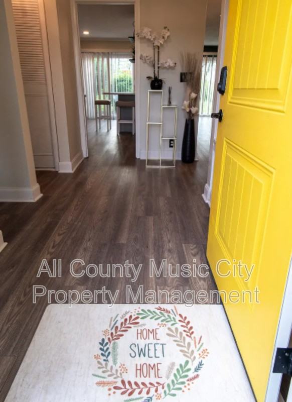 129 Hermitage Woods Dr - Photo 3 of 15