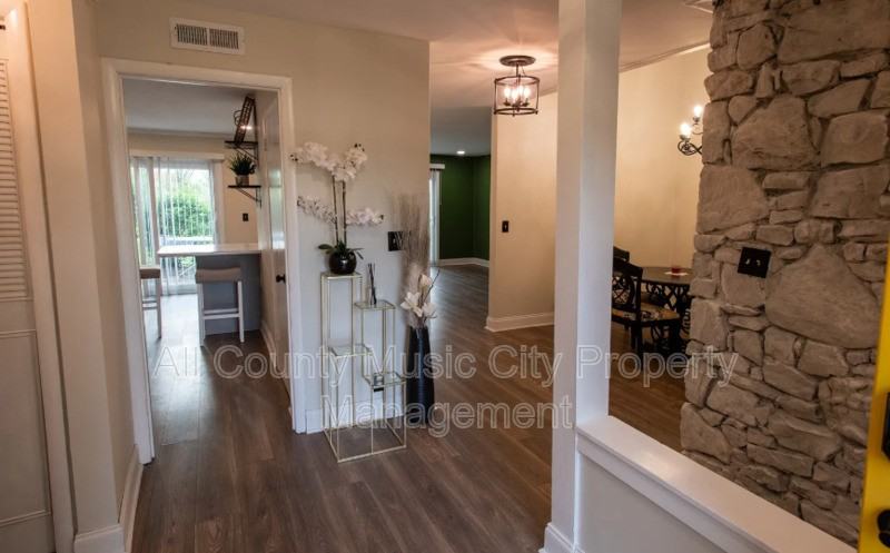 129 Hermitage Woods Dr - Photo 4 of 15