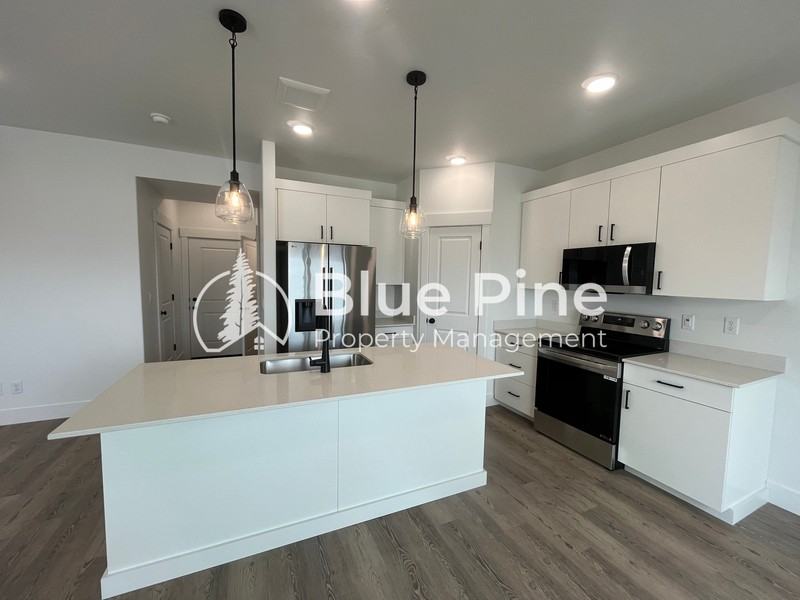 1195 Jaylee Dr #1 - Photo 4 of 17