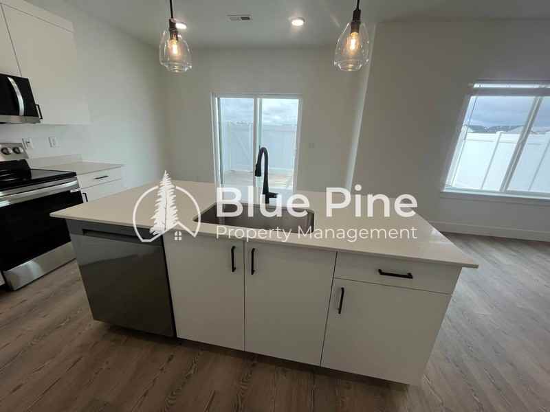 1195 Jaylee Dr #1 - Photo 5 of 17