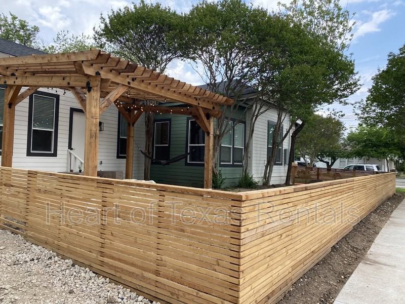 525 S 10th St - Photo 3 of 31