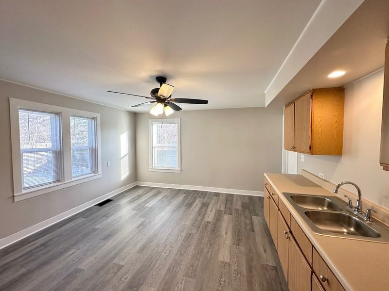 326 Railroad St Lowr - Photo 2 of 22