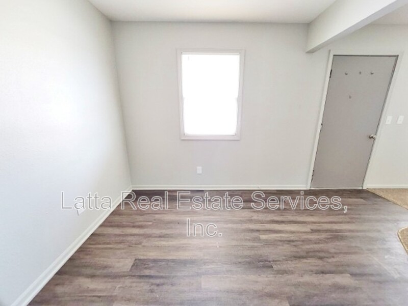 405 W 30th St #101A - Photo 4 of 8
