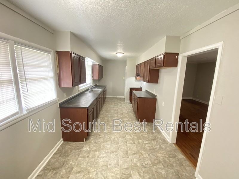 4339 Windward Dr - Photo 3 of 10