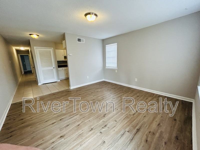 679 N Holmes St - Photo 2 of 10