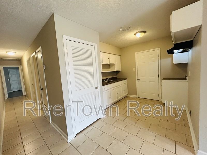 679 N Holmes St - Photo 3 of 10