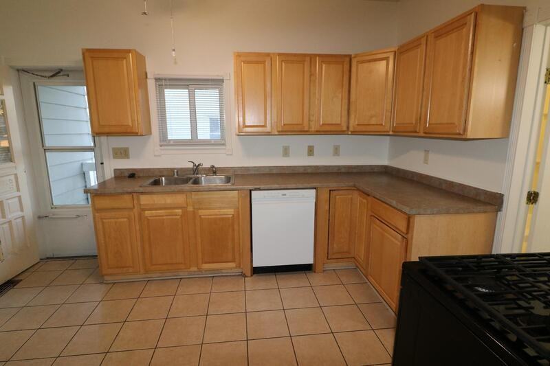 153 Brockway Ave - Photo 3 of 27