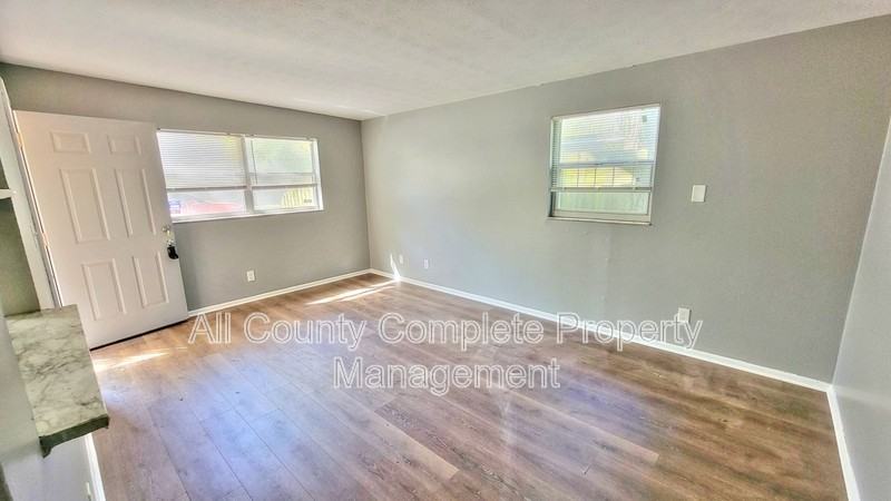 3319 Hunt St - Photo 3 of 20