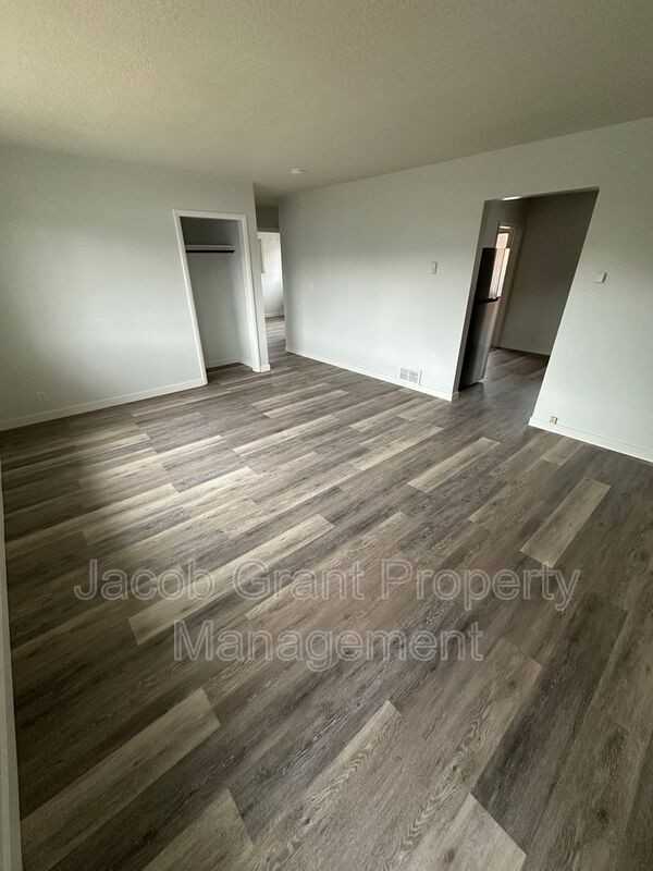 2208 Saint Clair Rd - Photo 2 of 10