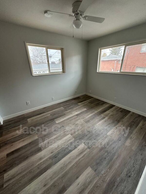 2208 Saint Clair Rd - Photo 5 of 10