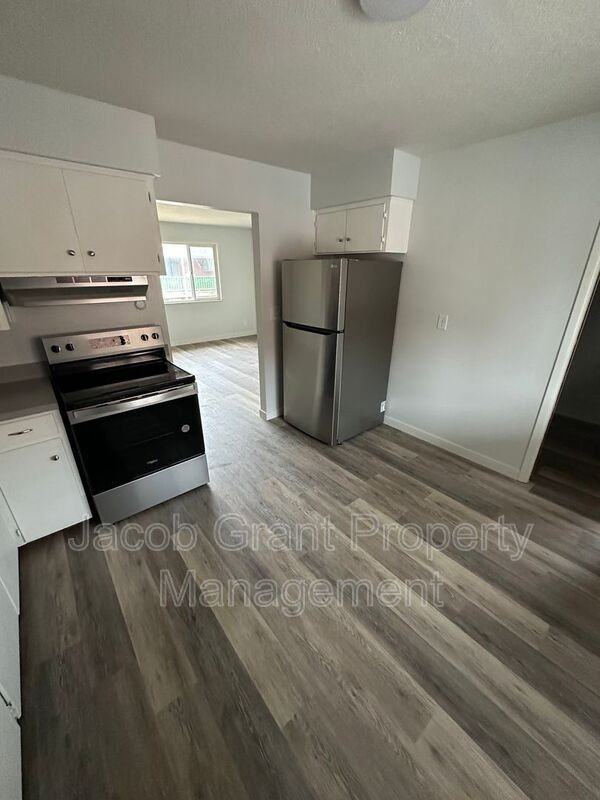 2208 Saint Clair Rd - Photo 4 of 10