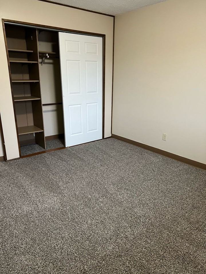 515 Calhoun Place - Photo 6 of 12