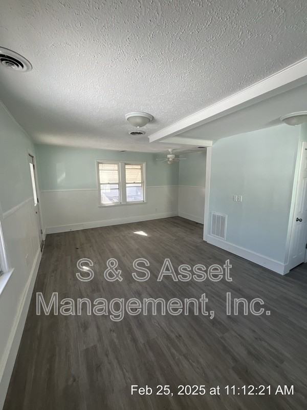 809 Comfort St - Photo 3 of 11