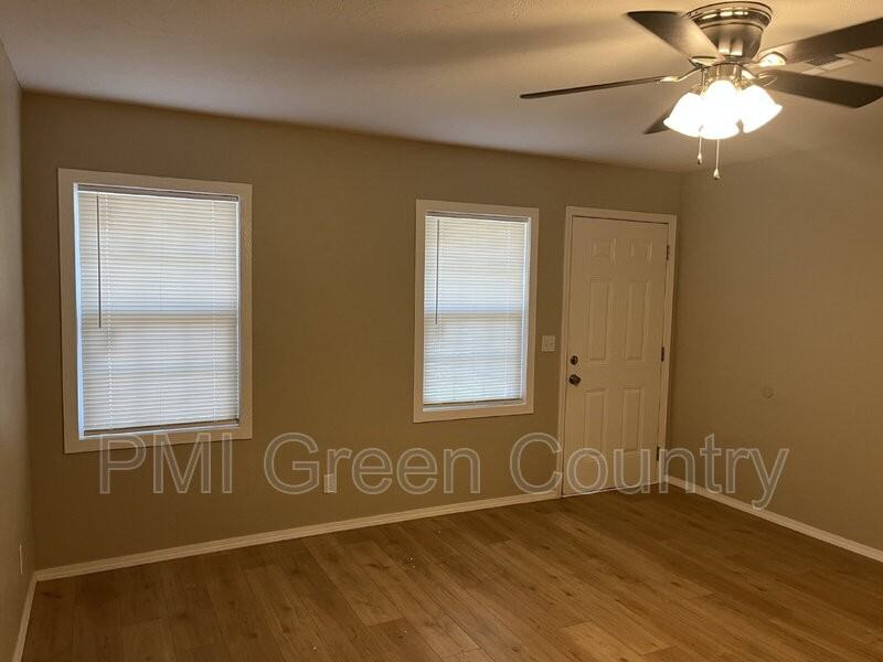 1390 E 51st St N - Photo 3 of 23