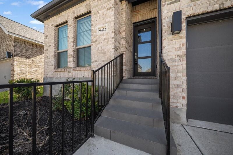 9422 Iron Keeper - Photo 4 of 32