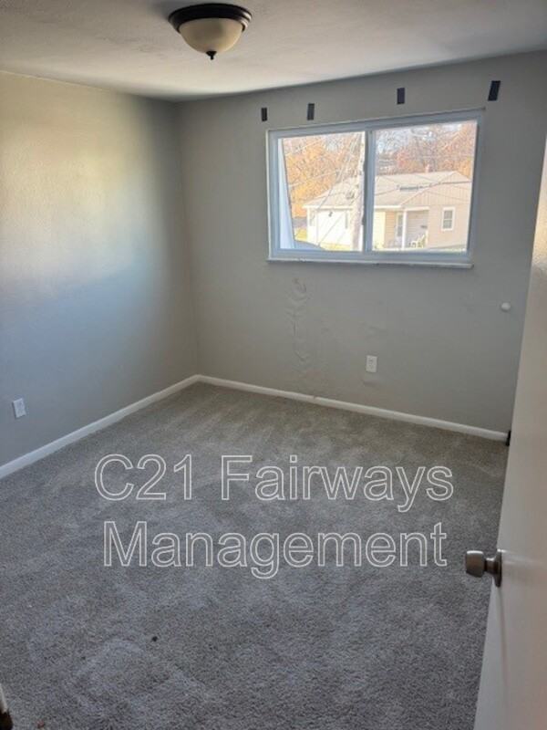 345 Dersam St - Photo 2 of 8