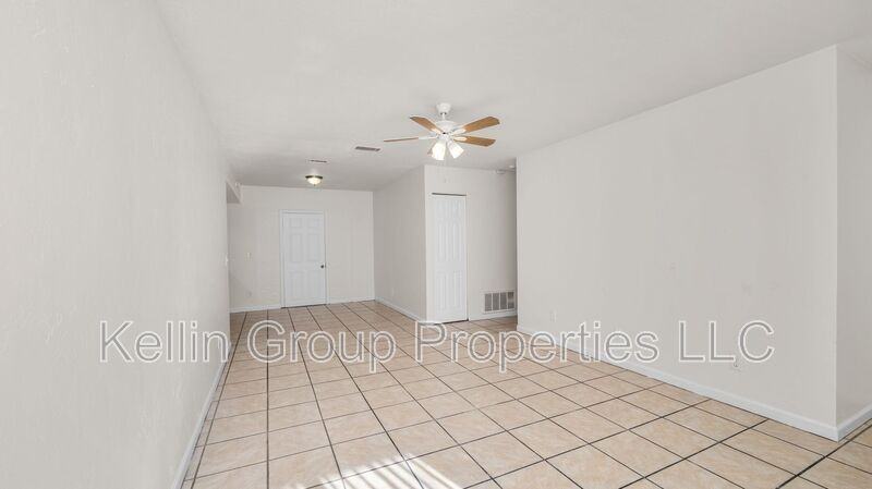 303 Regal Park Dr - Photo 5 of 38