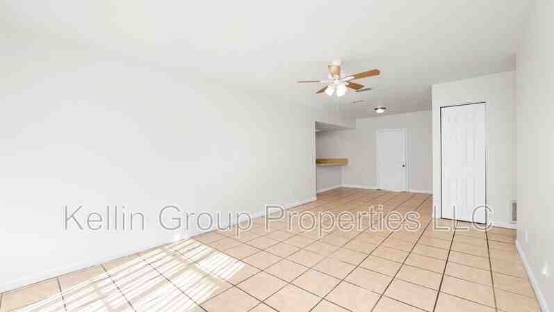 303 Regal Park Dr - Photo 6 of 38