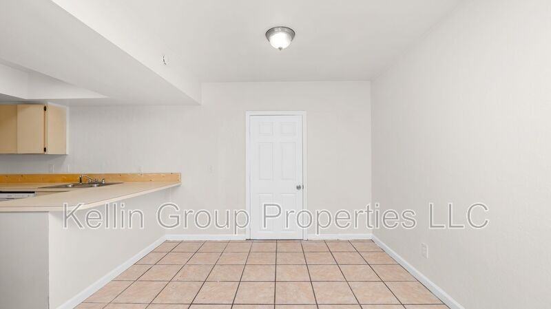303 Regal Park Dr - Photo 7 of 38