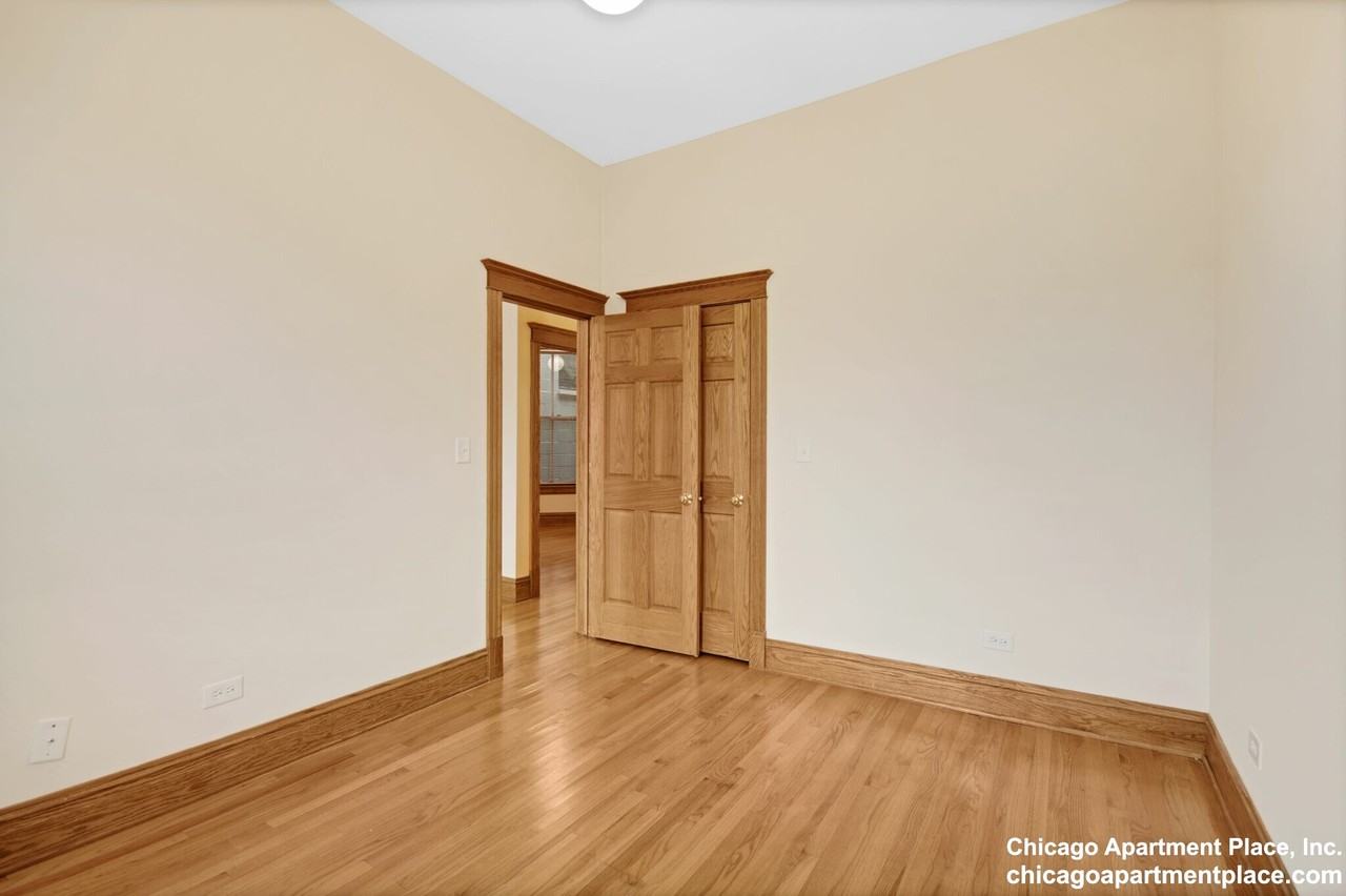 2748 N Lincoln Ave #3 - Photo 2 of 17