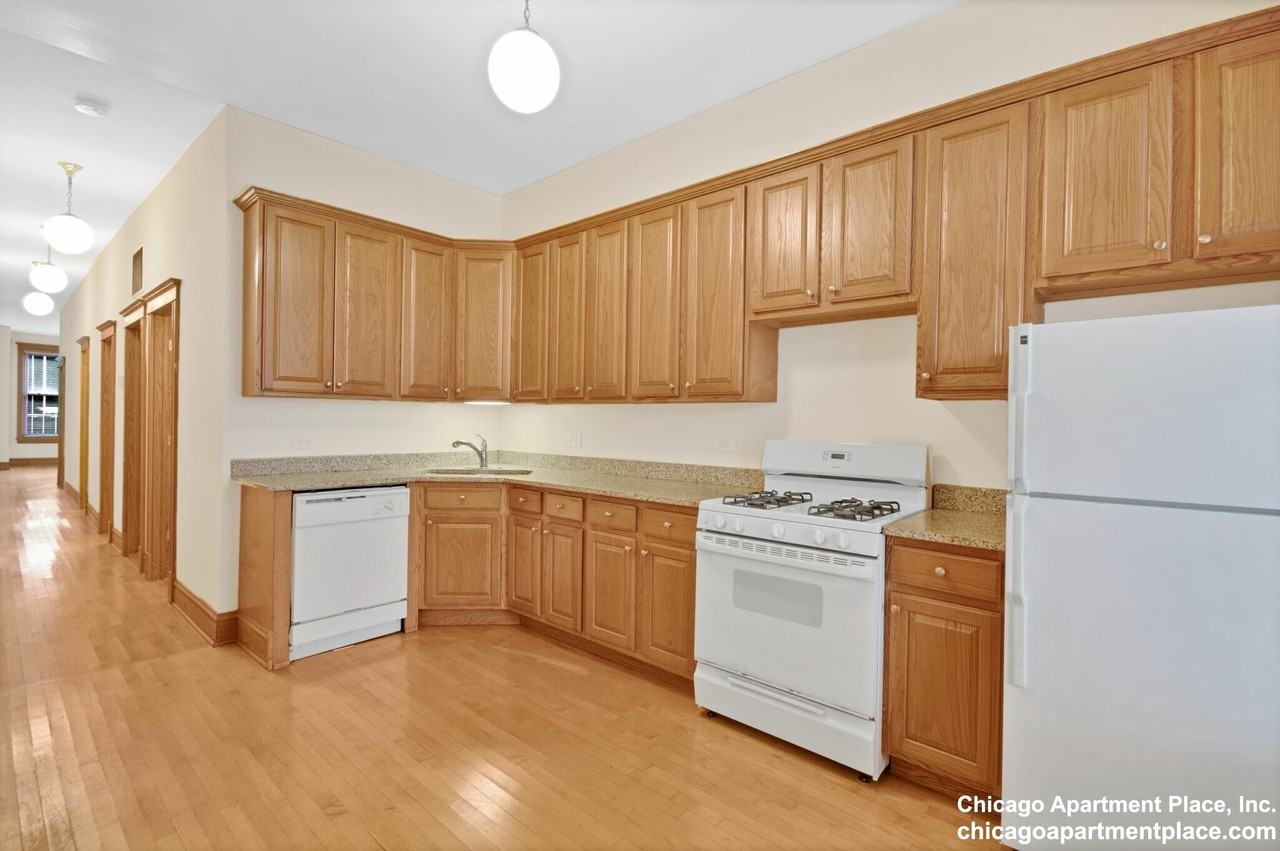 2748 N Lincoln Ave #3 - Photo 4 of 17