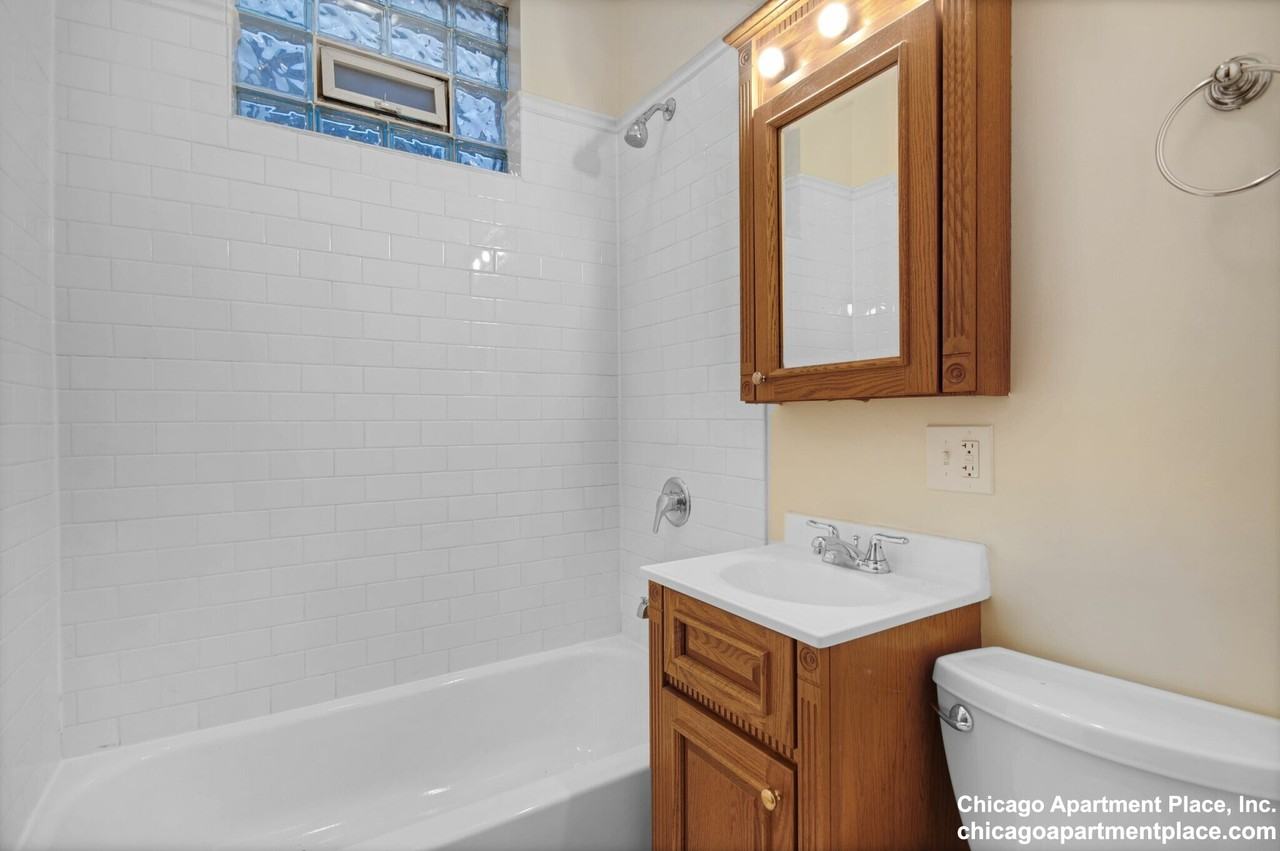 2748 N Lincoln Ave #3 - Photo 6 of 17