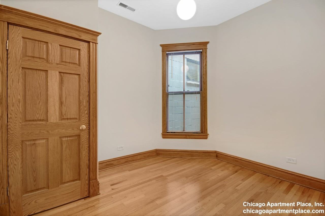 2748 N Lincoln Ave #3 - Photo 7 of 17