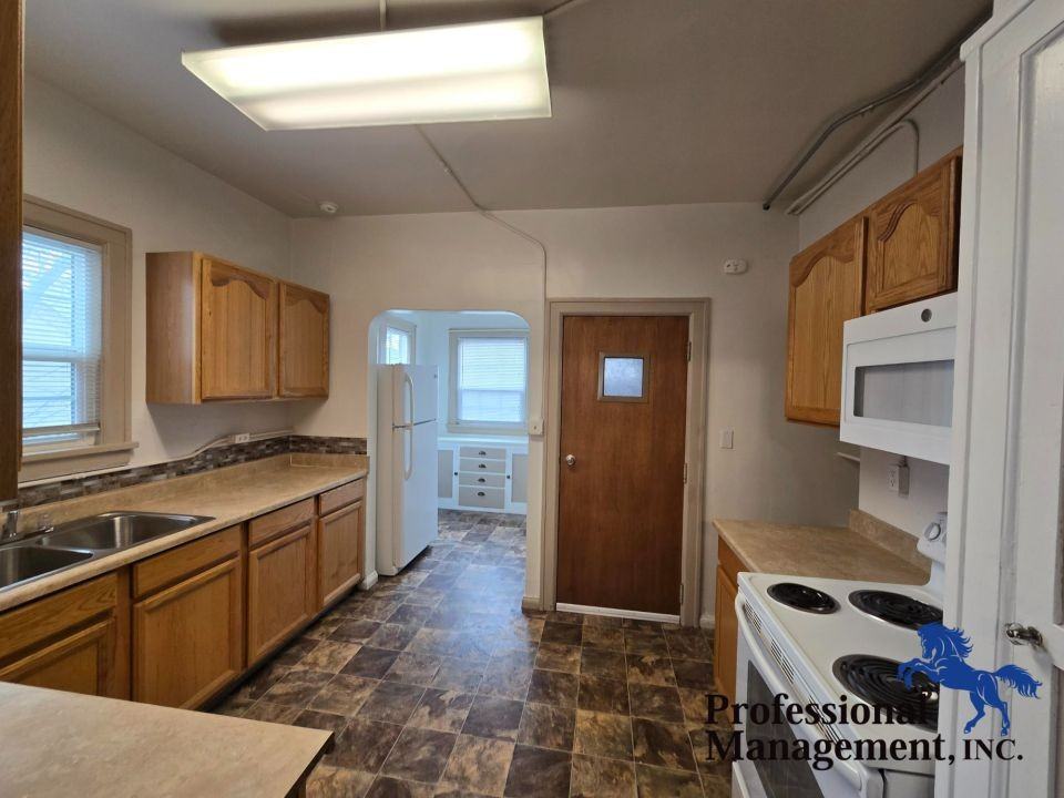 708 N 31st St #A - Photo 5 of 10