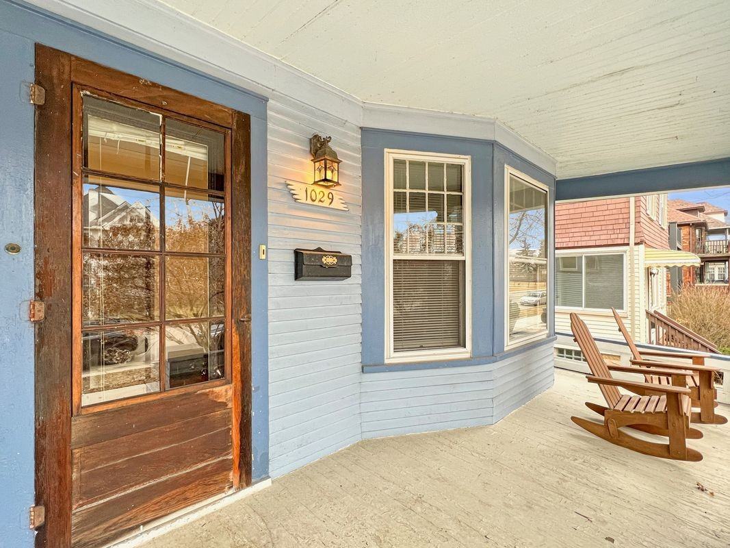 1029 Lakepointe St - Photo 2 of 45