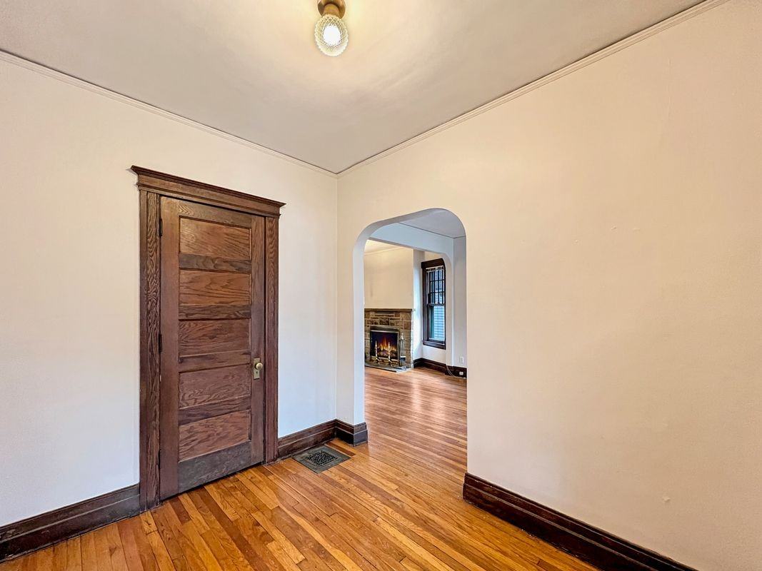 1029 Lakepointe St - Photo 3 of 45