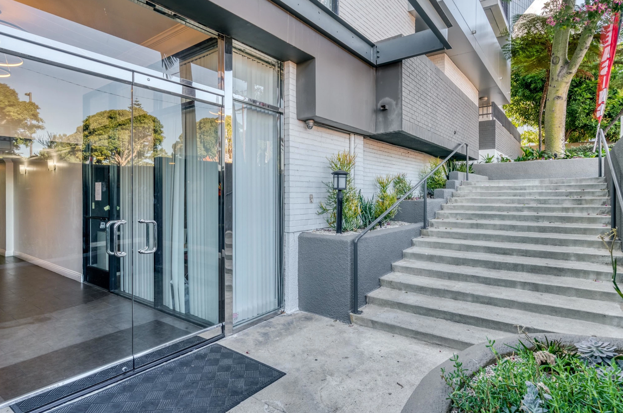 1223 Federal Ave - Photo 5 of 16