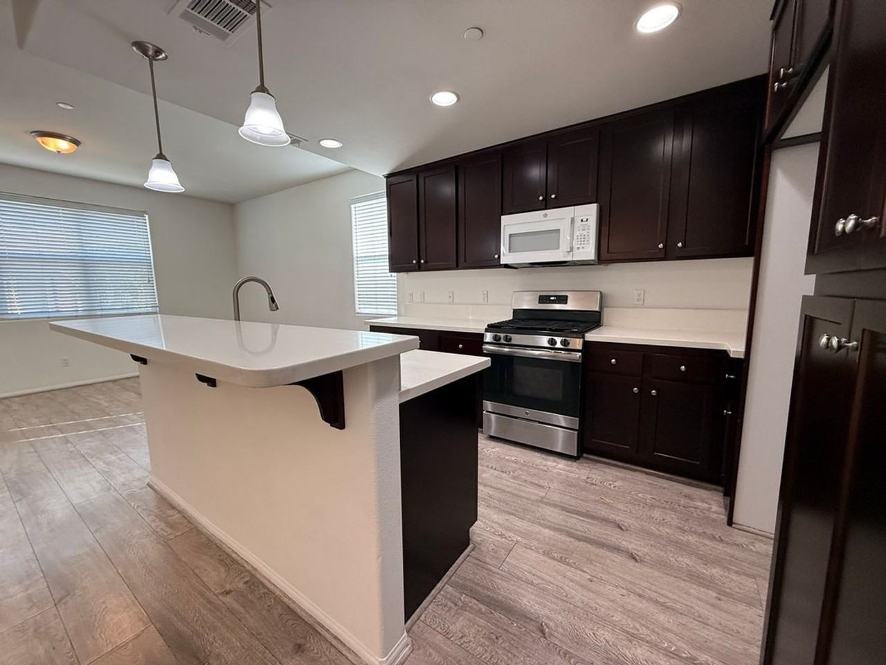1945 Celebration Ave - Photo 3 of 19