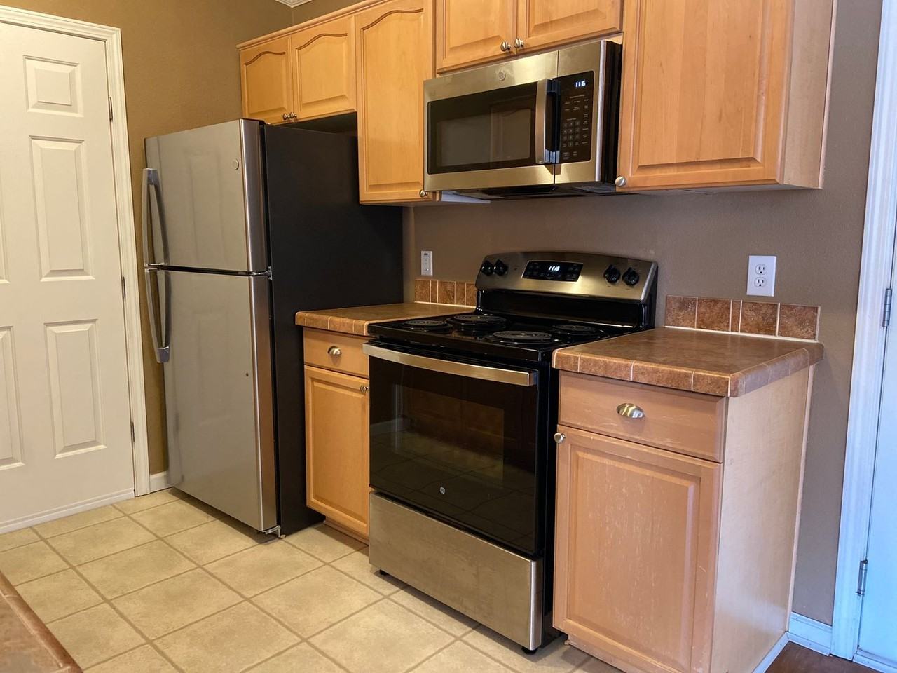 541 Van Buren Rd - Photo 3 of 38