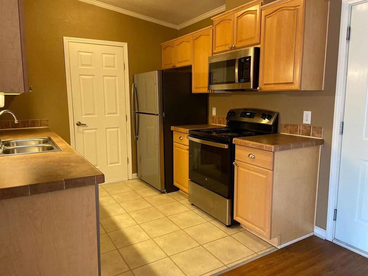 541 Van Buren Rd - Photo 5 of 38