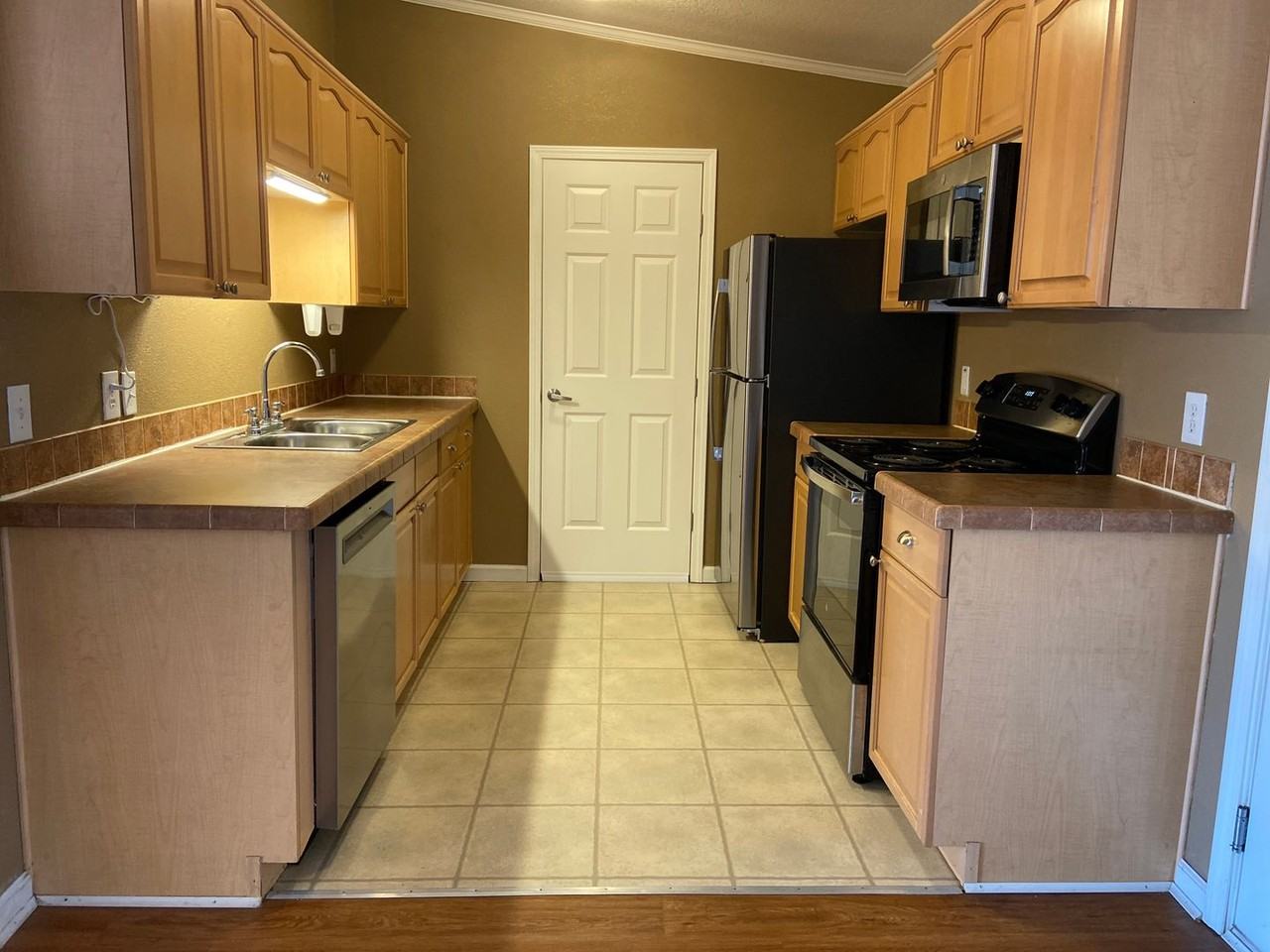 541 Van Buren Rd - Photo 6 of 38