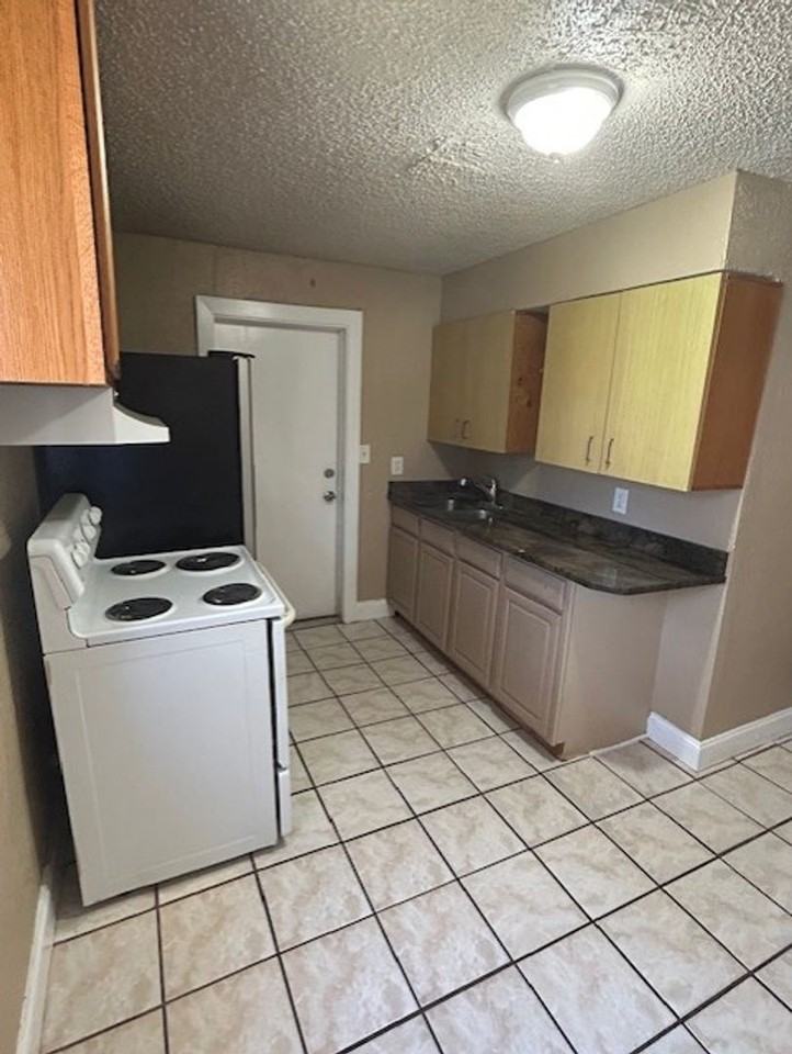 3147 69th Ave N - Photo 4 of 15